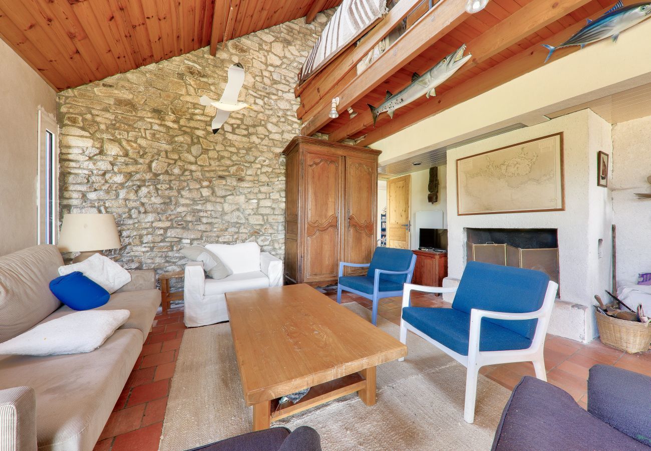 House in Sarzeau - Sea view and direct beach access for 11 people