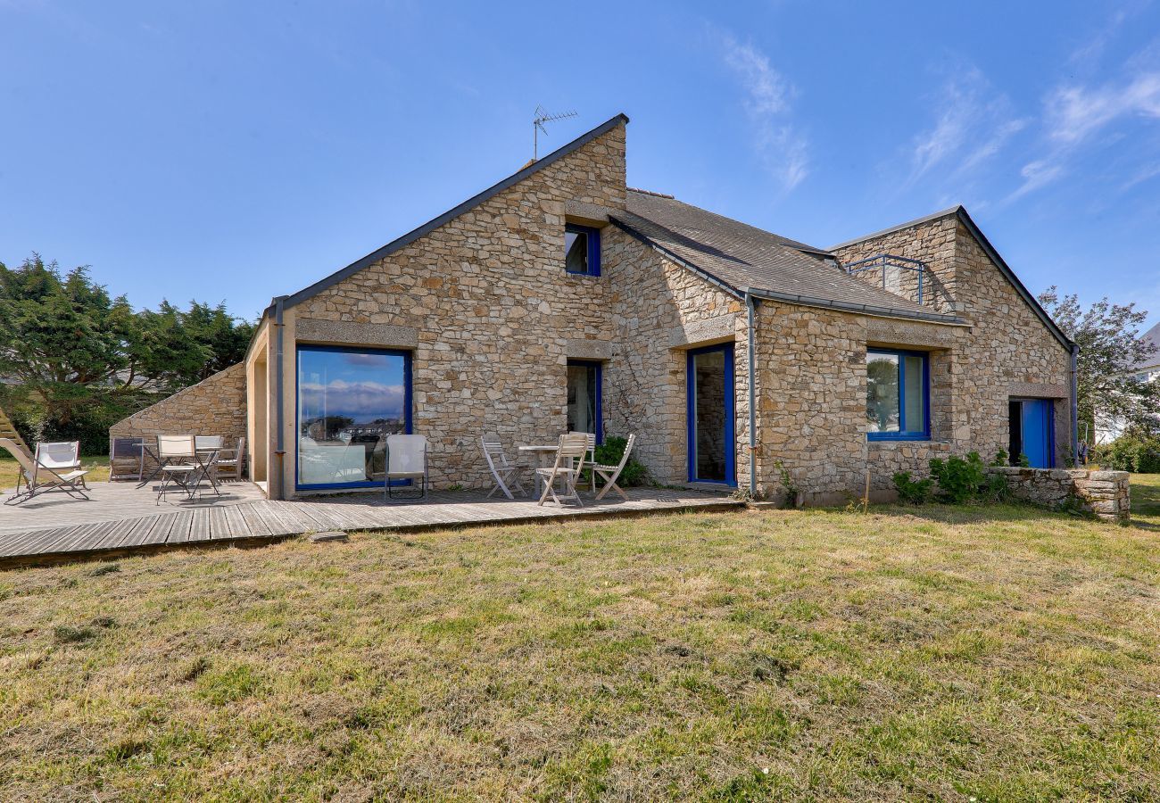 House in Sarzeau - Sea view and direct beach access for 11 people