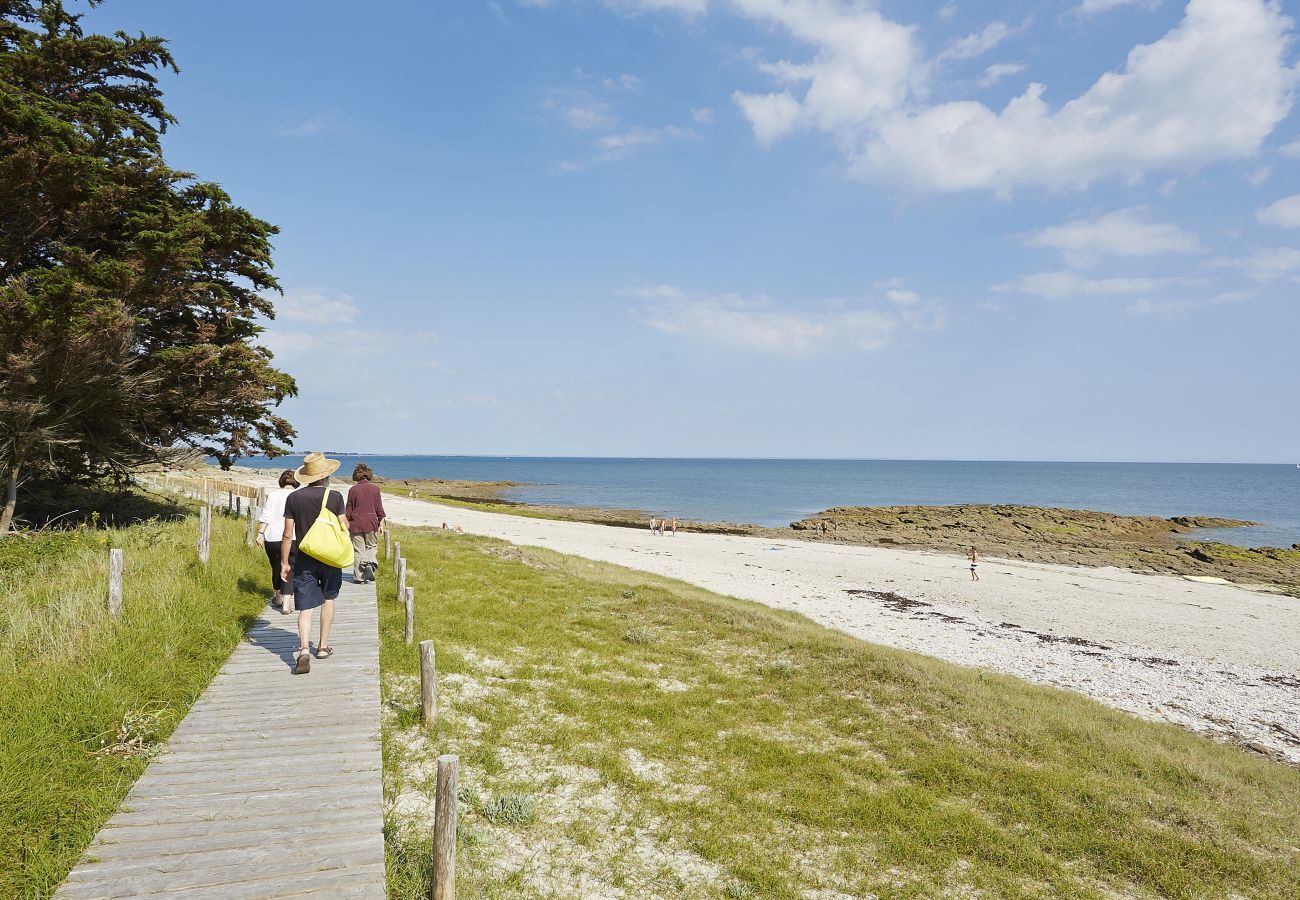 House in Sarzeau - Sea view and direct beach access for 11 people