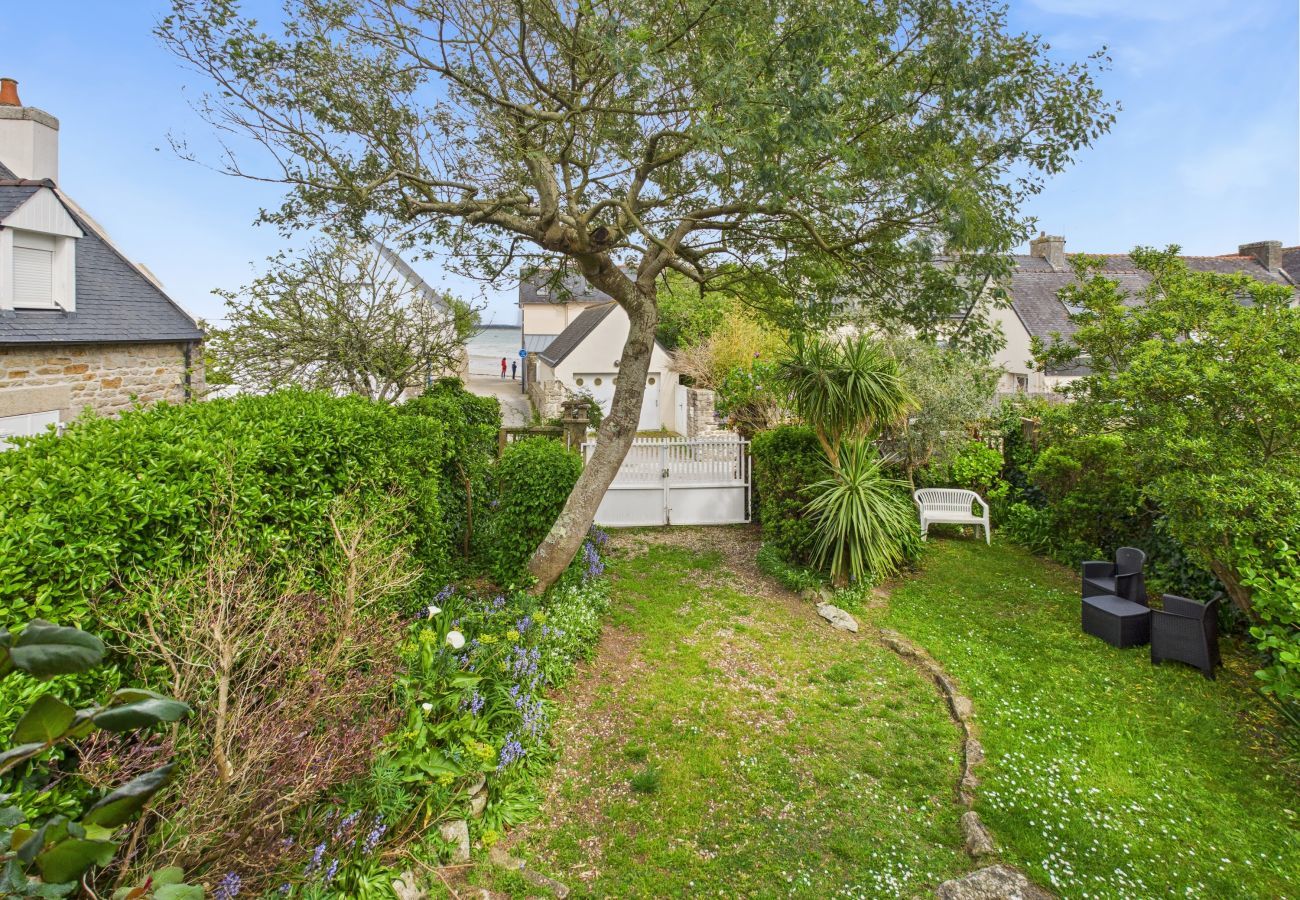 House in Ile Tudy - House 32m from the beach - Large garden - for 6