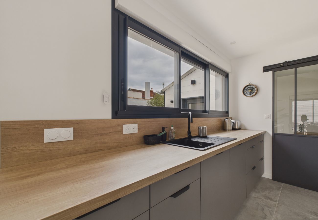 House in Saint-Gilles-Croix-de-Vie - Jacuzzi, terrace, house in the center city for 4