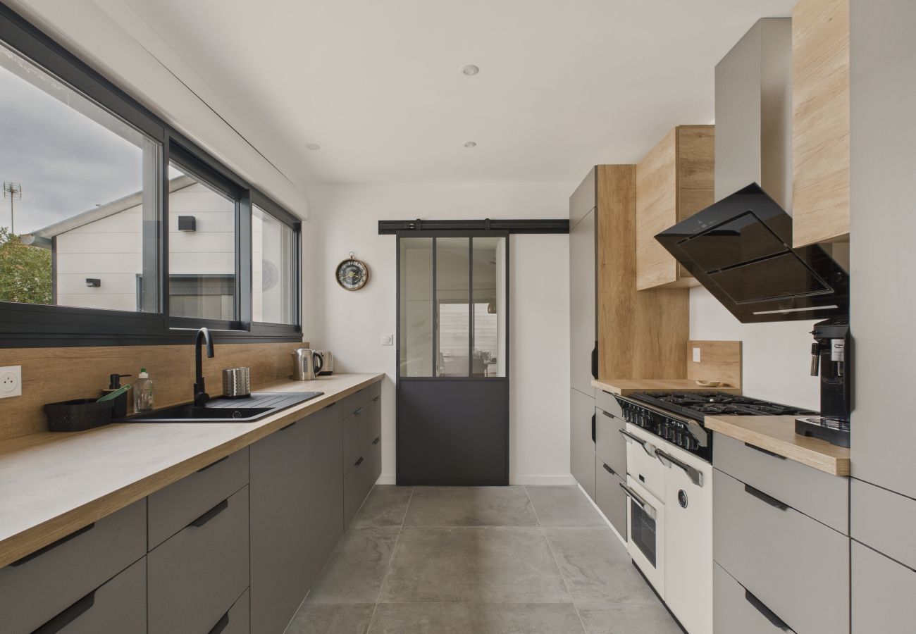 House in Saint-Gilles-Croix-de-Vie - Jacuzzi, terrace, house in the center city for 4