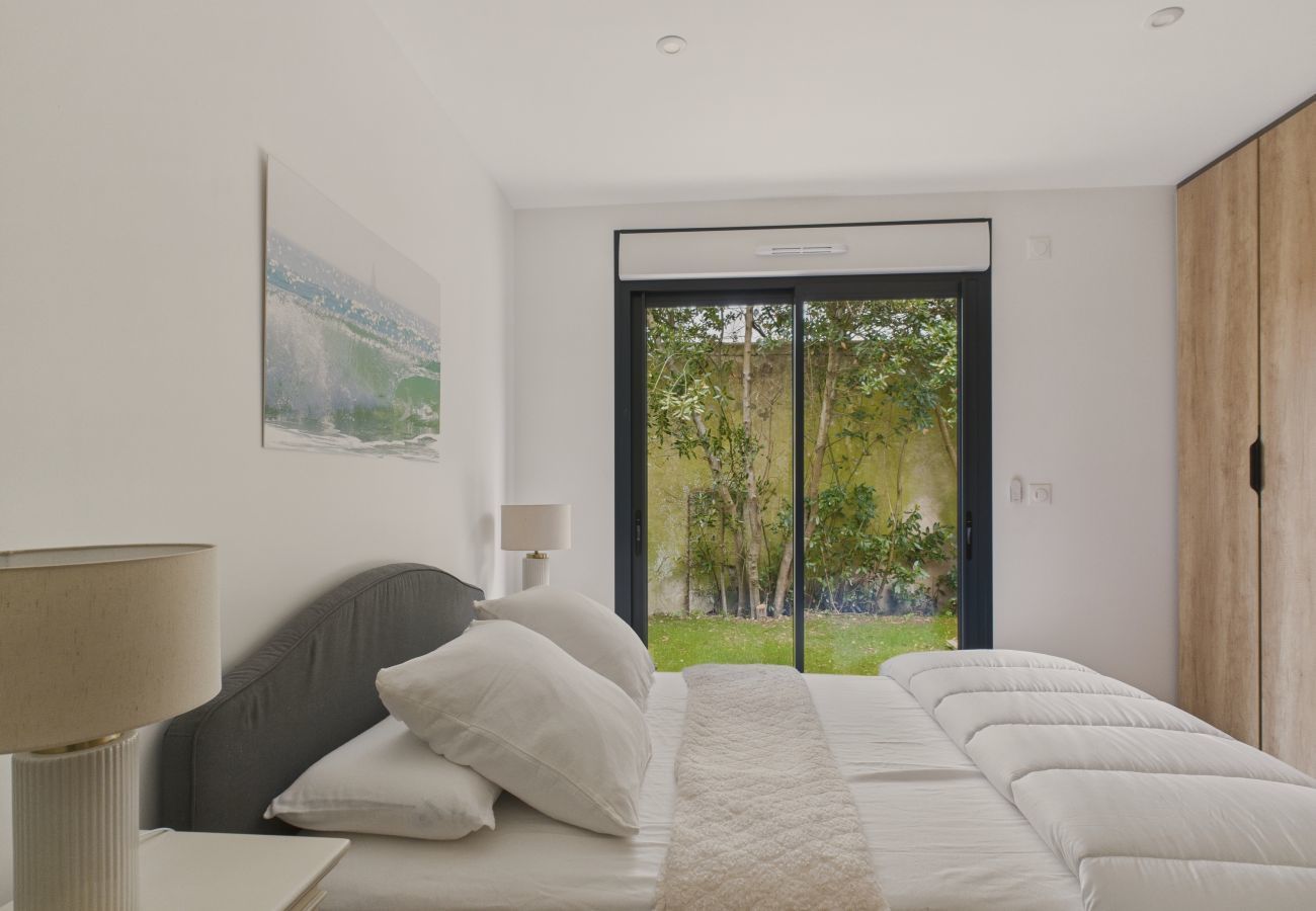 House in Saint-Gilles-Croix-de-Vie - Jacuzzi, terrace, house in the center city for 4