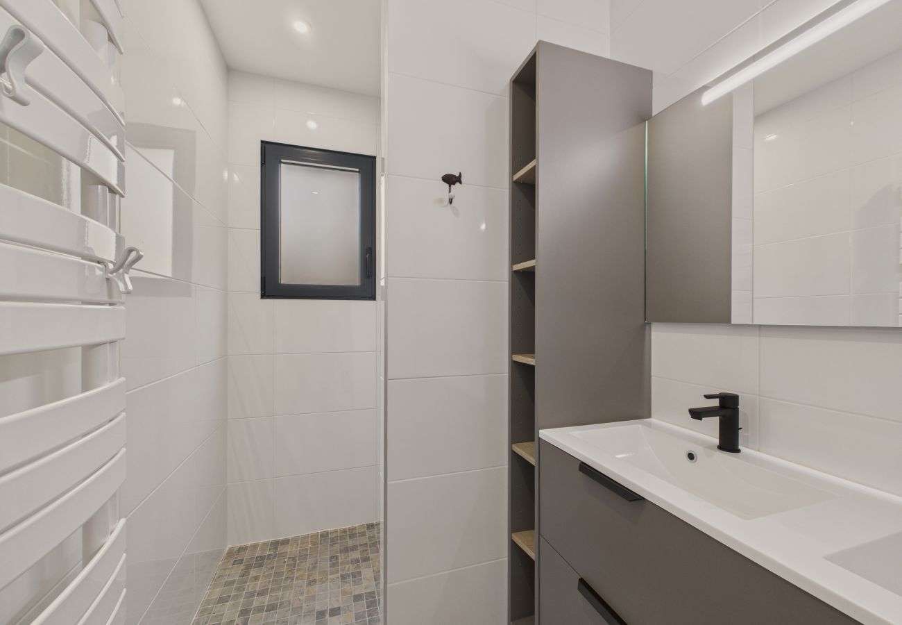 House in Saint-Gilles-Croix-de-Vie - Jacuzzi, terrace, house in the center city for 4