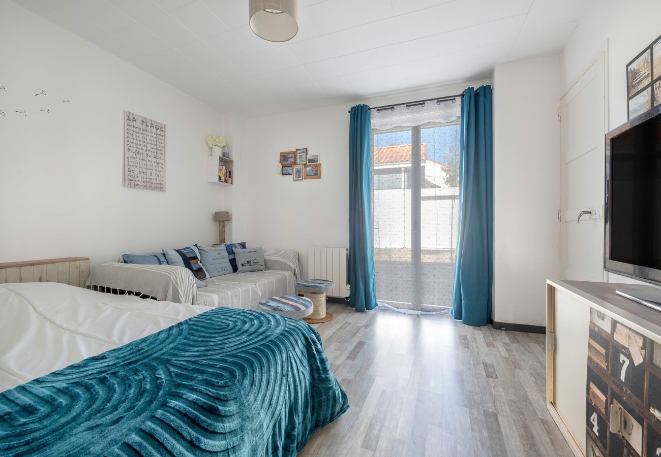 House in Pornic - 300m from the sea house + garden + swimming pool for 4