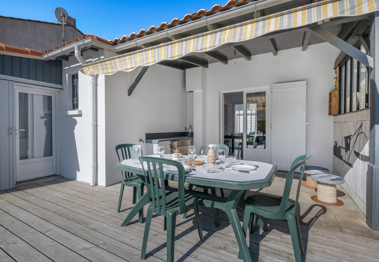 House in Pornic - 300m from the sea house + garden + swimming pool for 4