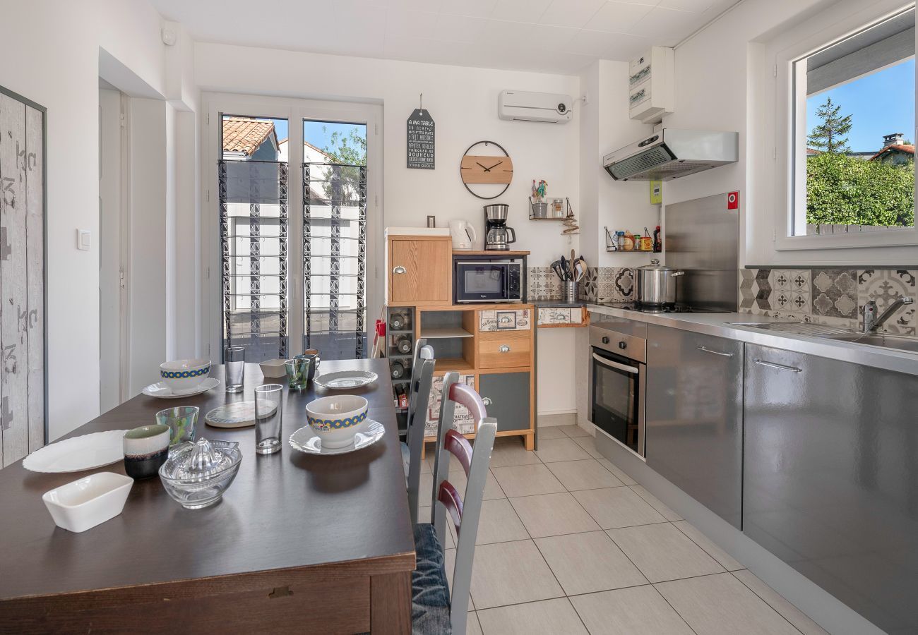 House in Pornic - 300m from the sea house + garden + swimming pool for 4