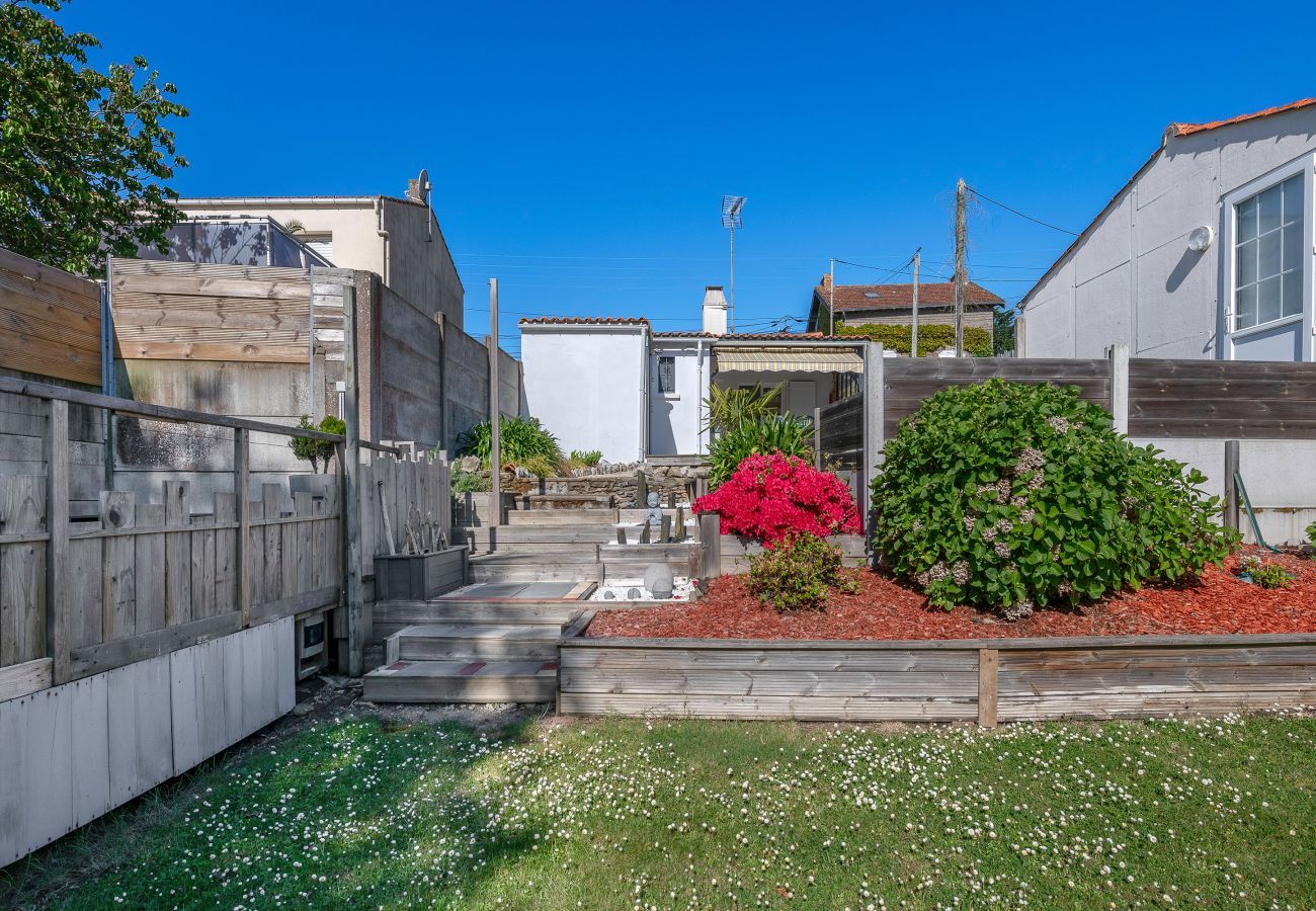 House in Pornic - 300m from the sea house + garden + swimming pool for 4