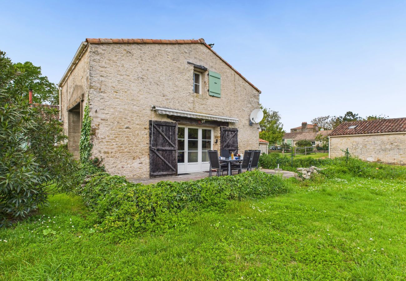 House in Saint-Vincent-sur-Jard - Authentic stone house for 7 with garden