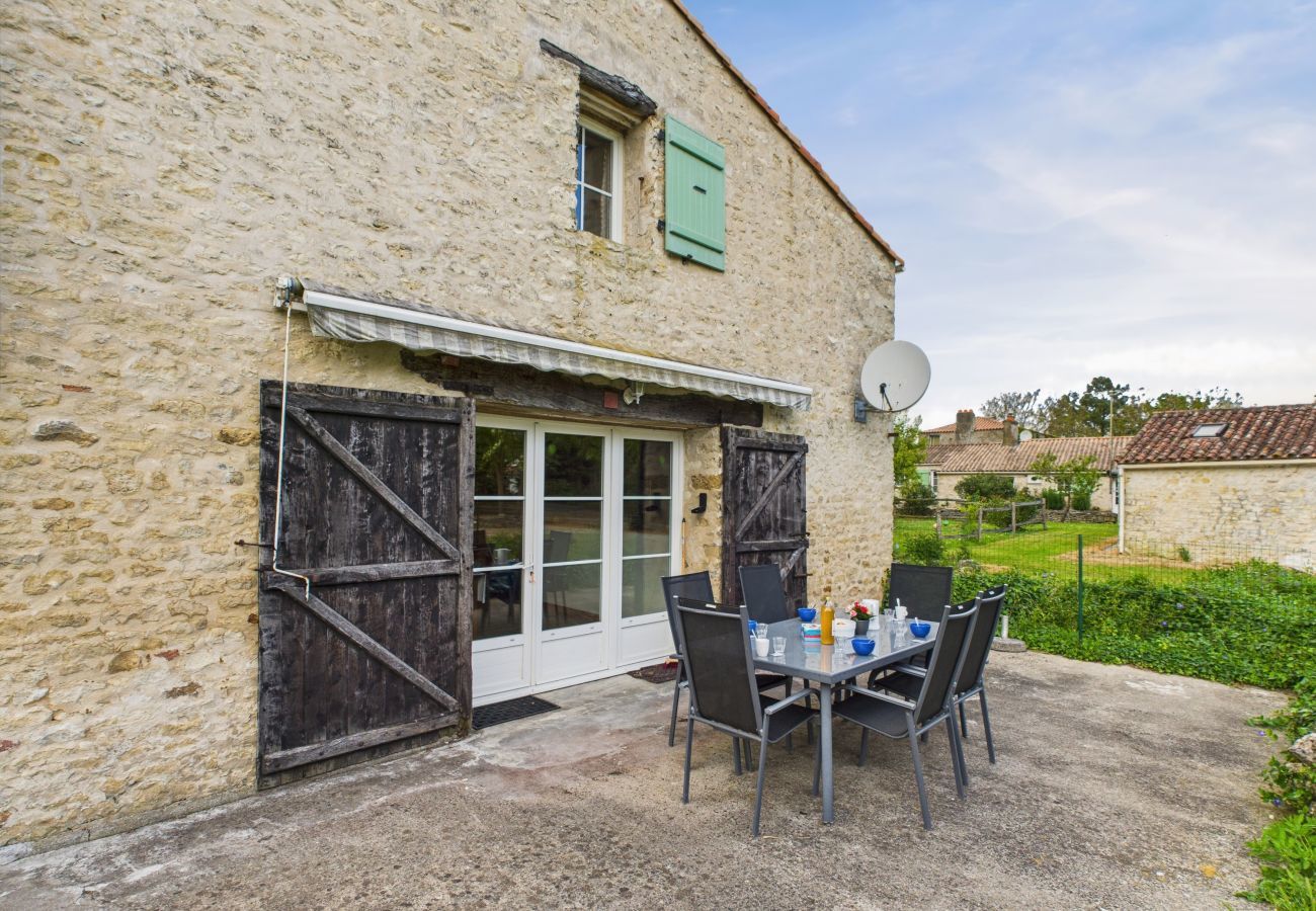 House in Saint-Vincent-sur-Jard - Authentic stone house for 7 with garden