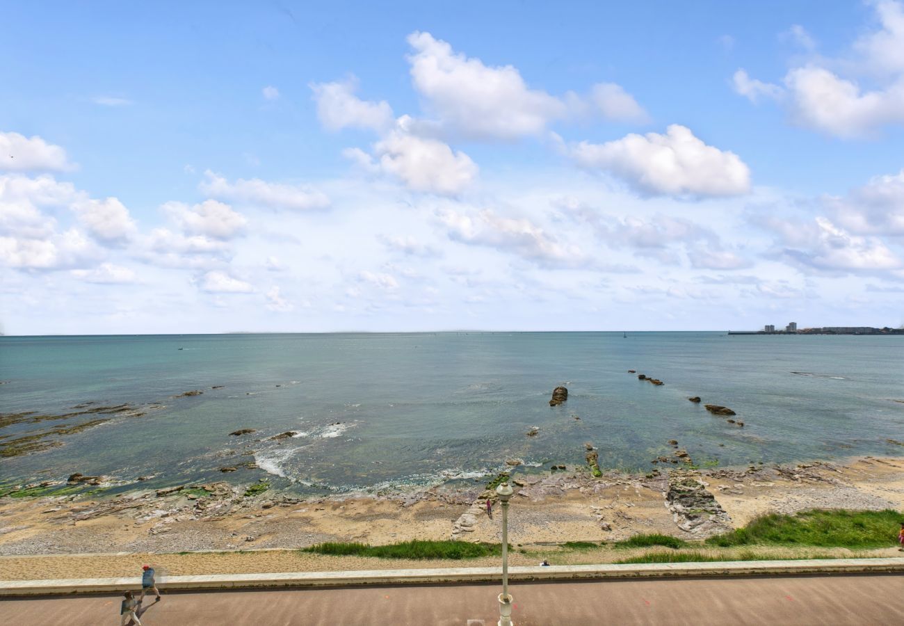 Apartment in Les Sables-d´Olonne - Sea view apartment 500m from the beach