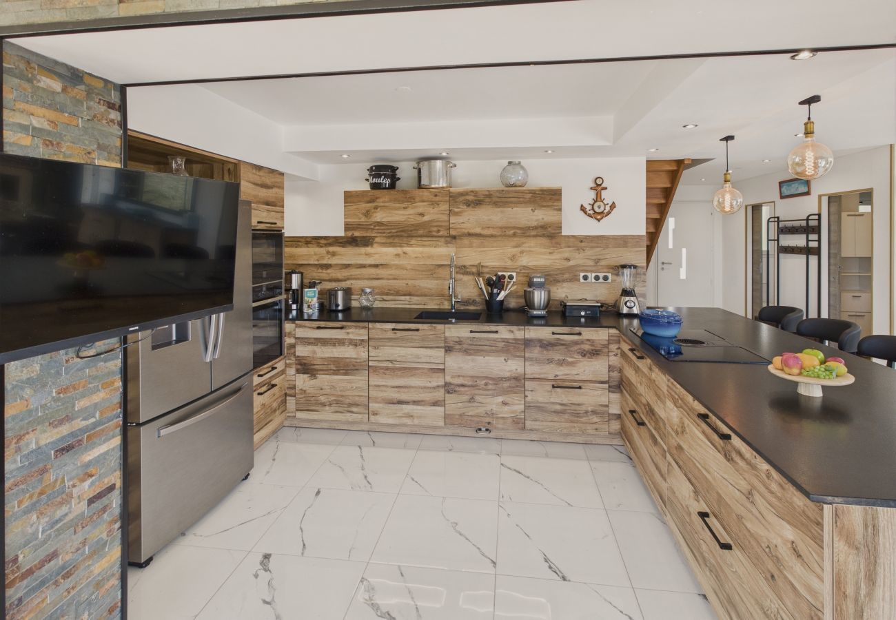 House in Penmarch - Swimming pool, jacuzzi and large terrace for 7