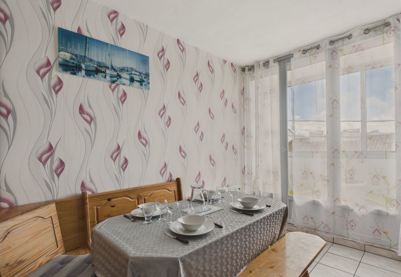 Apartment in Saint-Hilaire-de-Riez - Apartment for 4 adults and 2 children
