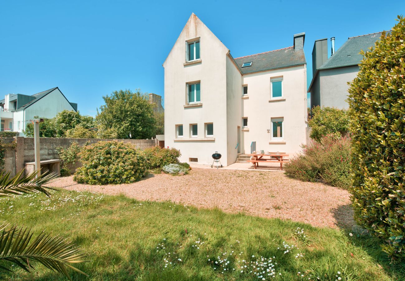 House in Plouguerneau - House for 8 in the center of Plouguerneau