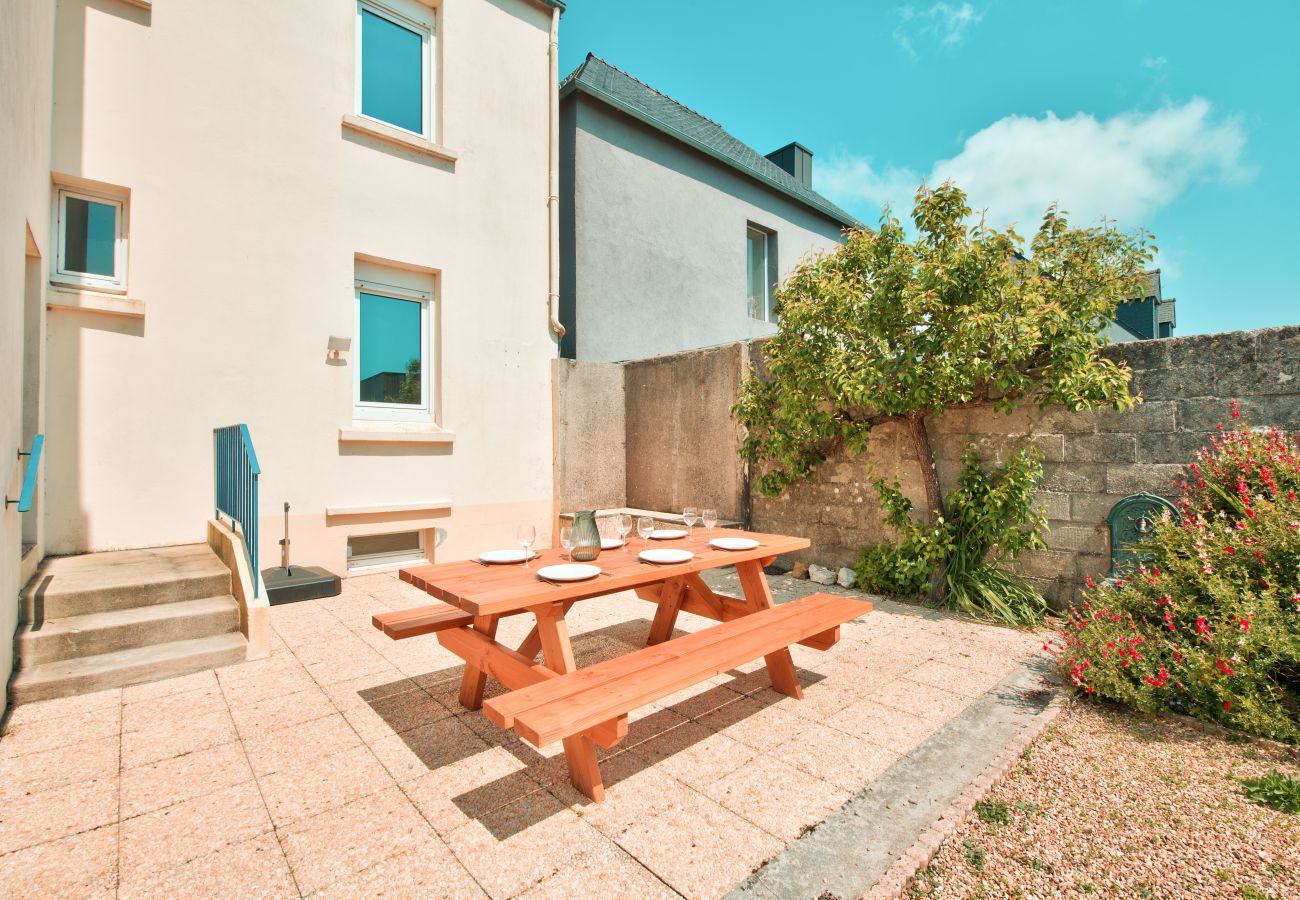 House in Plouguerneau - House for 8 in the center of Plouguerneau
