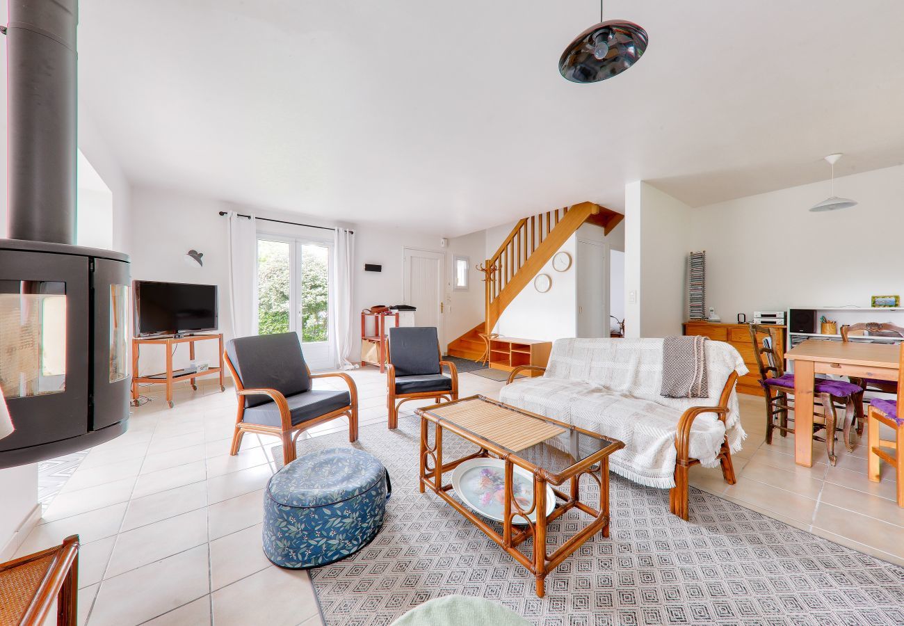 House in Saint-Gildas-de-Rhuys - 800 m from beach – house for 4 adults and 2 children