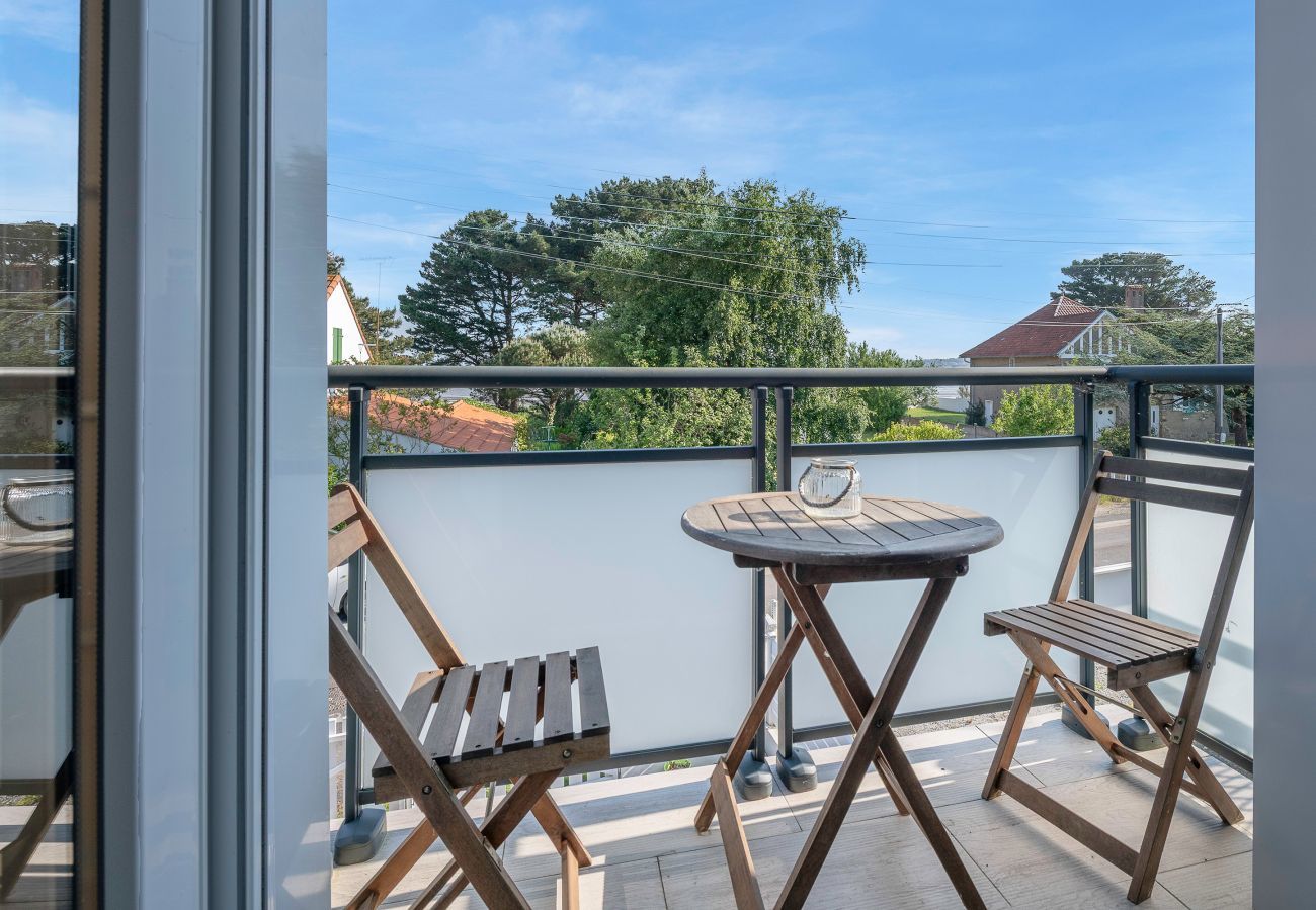House in La Plaine-sur-Mer - Sea view, beach 50m away, House for 4, terrace