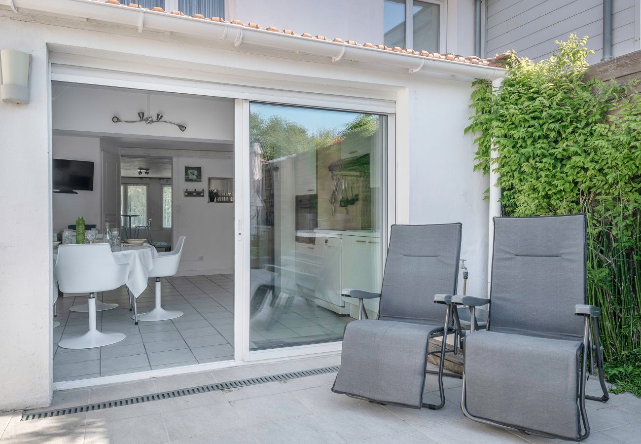 House in La Plaine-sur-Mer - Sea view, beach 50m away, House for 4, terrace