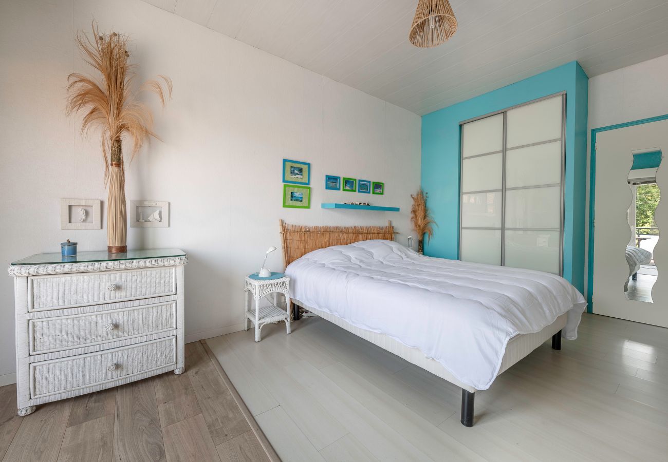 House in La Plaine-sur-Mer - Sea view, beach 50m away, House for 4, terrace
