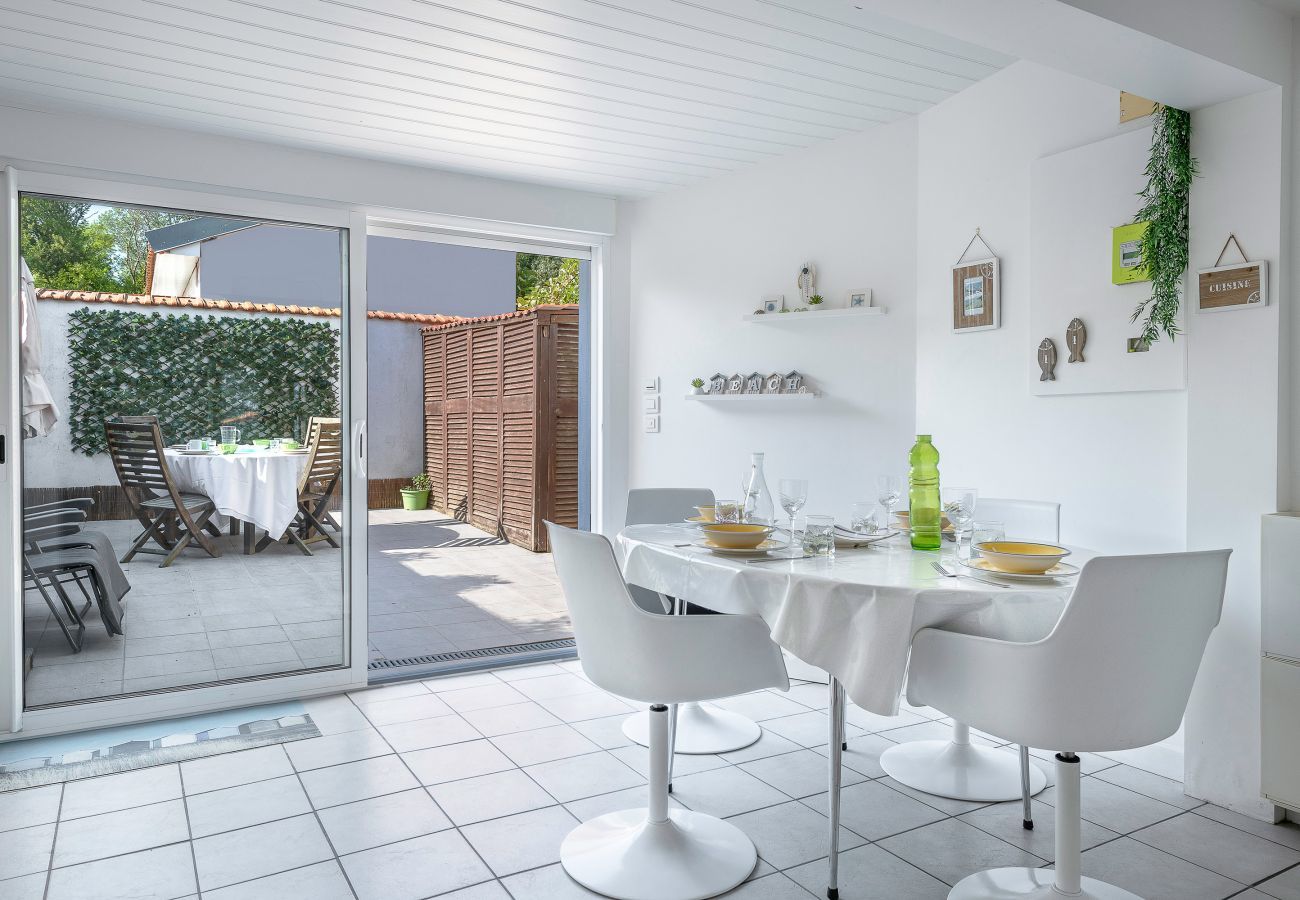 House in La Plaine-sur-Mer - Sea view, beach 50m away, House for 4, terrace