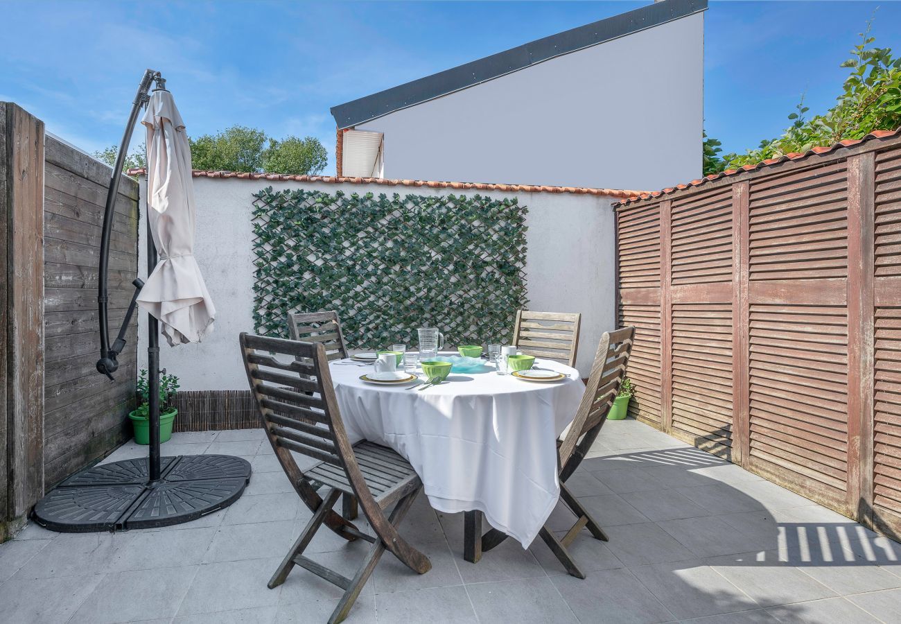 House in La Plaine-sur-Mer - Sea view, beach 50m away, House for 4, terrace