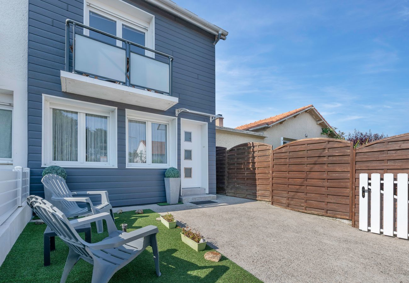 House in La Plaine-sur-Mer - Sea view, beach 50m away, House for 4, terrace