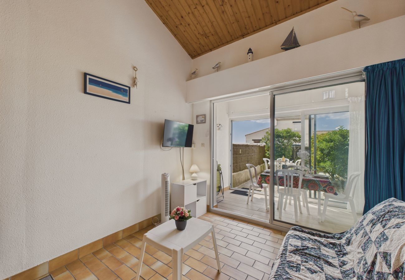 Studio in Longeville-sur-Mer - 50m from beach - Apartment for 5 - Terrace
