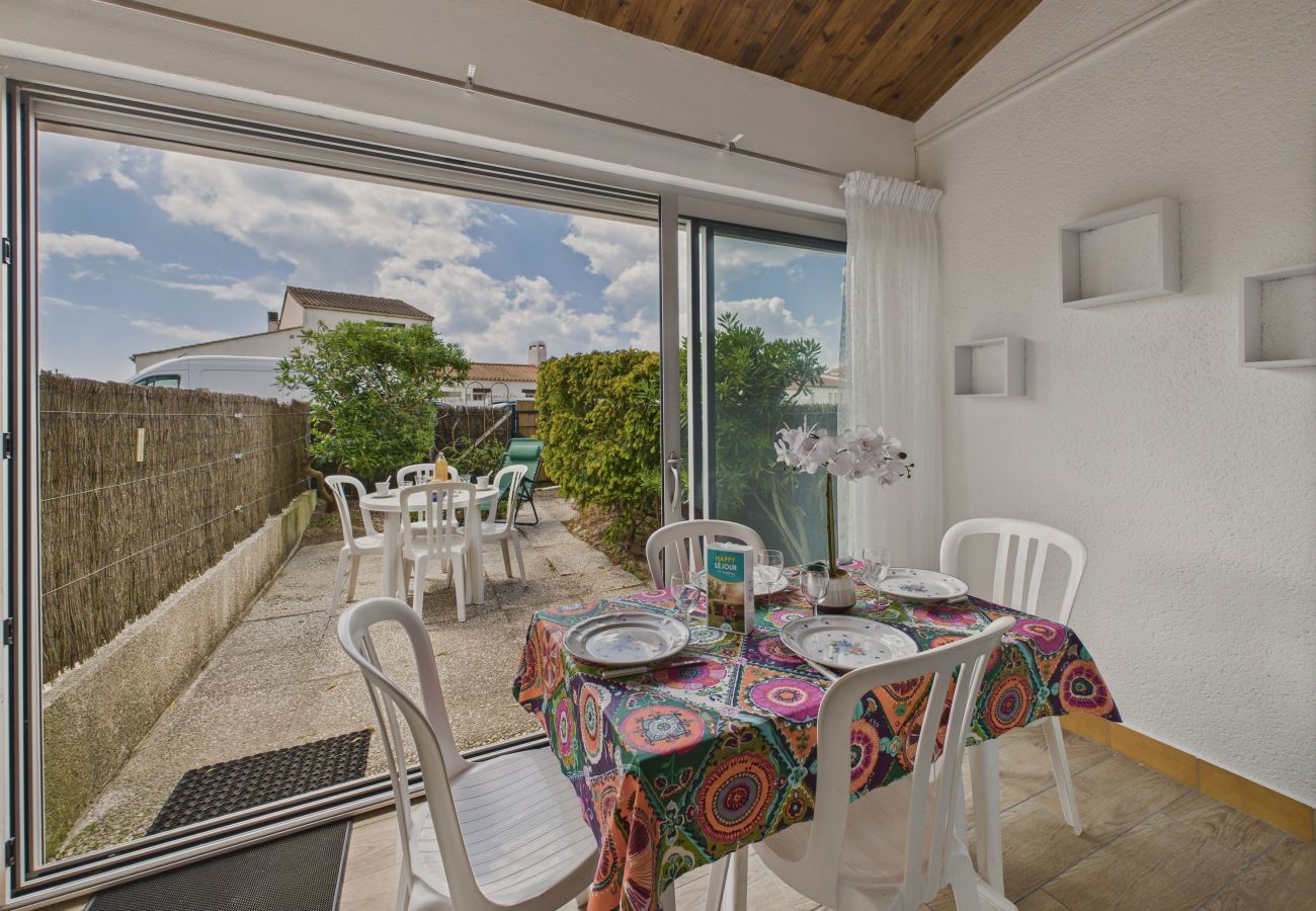 Studio in Longeville-sur-Mer - 50m from beach - Apartment for 5 - Terrace