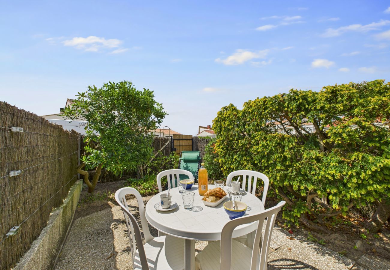 Studio in Longeville-sur-Mer - 50m from beach - Apartment for 5 - Terrace