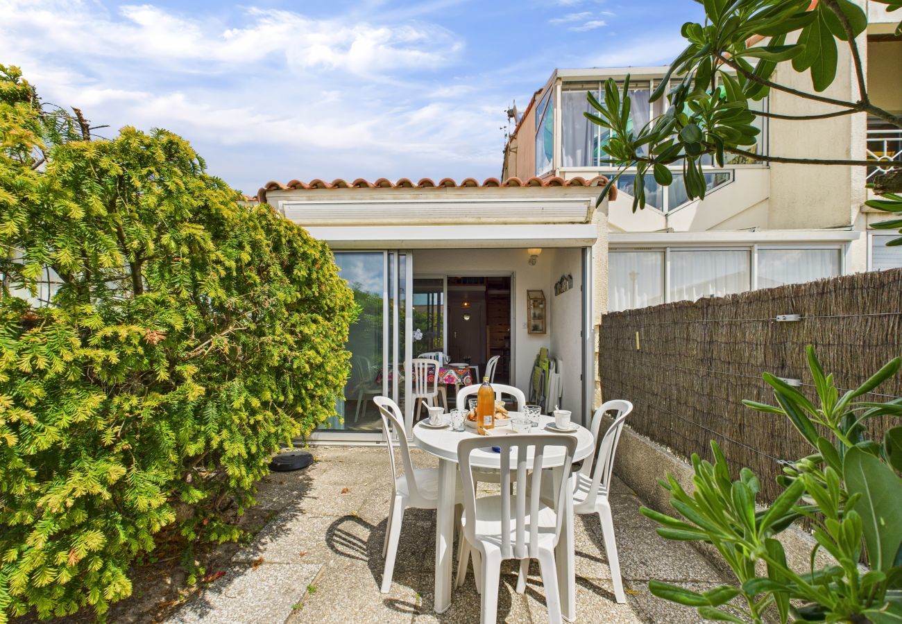 Studio in Longeville-sur-Mer - 50m from beach - Apartment for 5 - Terrace