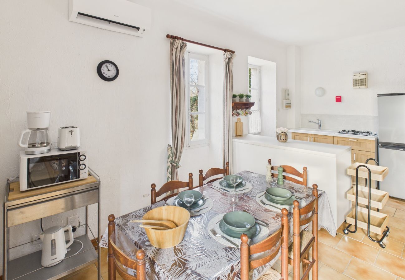 House in Montignac - Semi-detached gîte for 4 - shared pool - garden