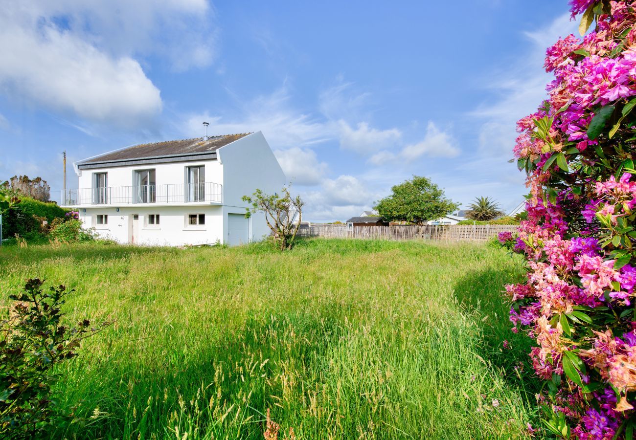House in Plouguerneau - Sea view - House for 6 with balcony - Garden