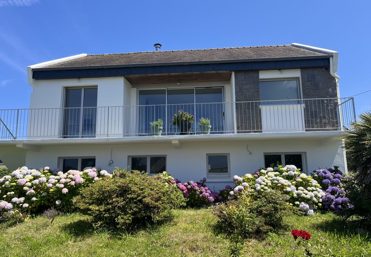 House in Plouguerneau - Sea view - House for 6 with balcony - Garden