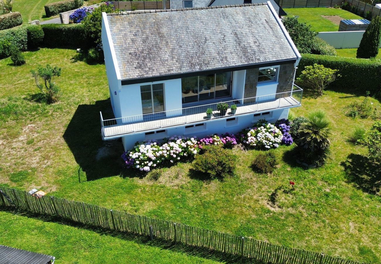 House in Plouguerneau - Sea view - House for 6 with balcony - Garden