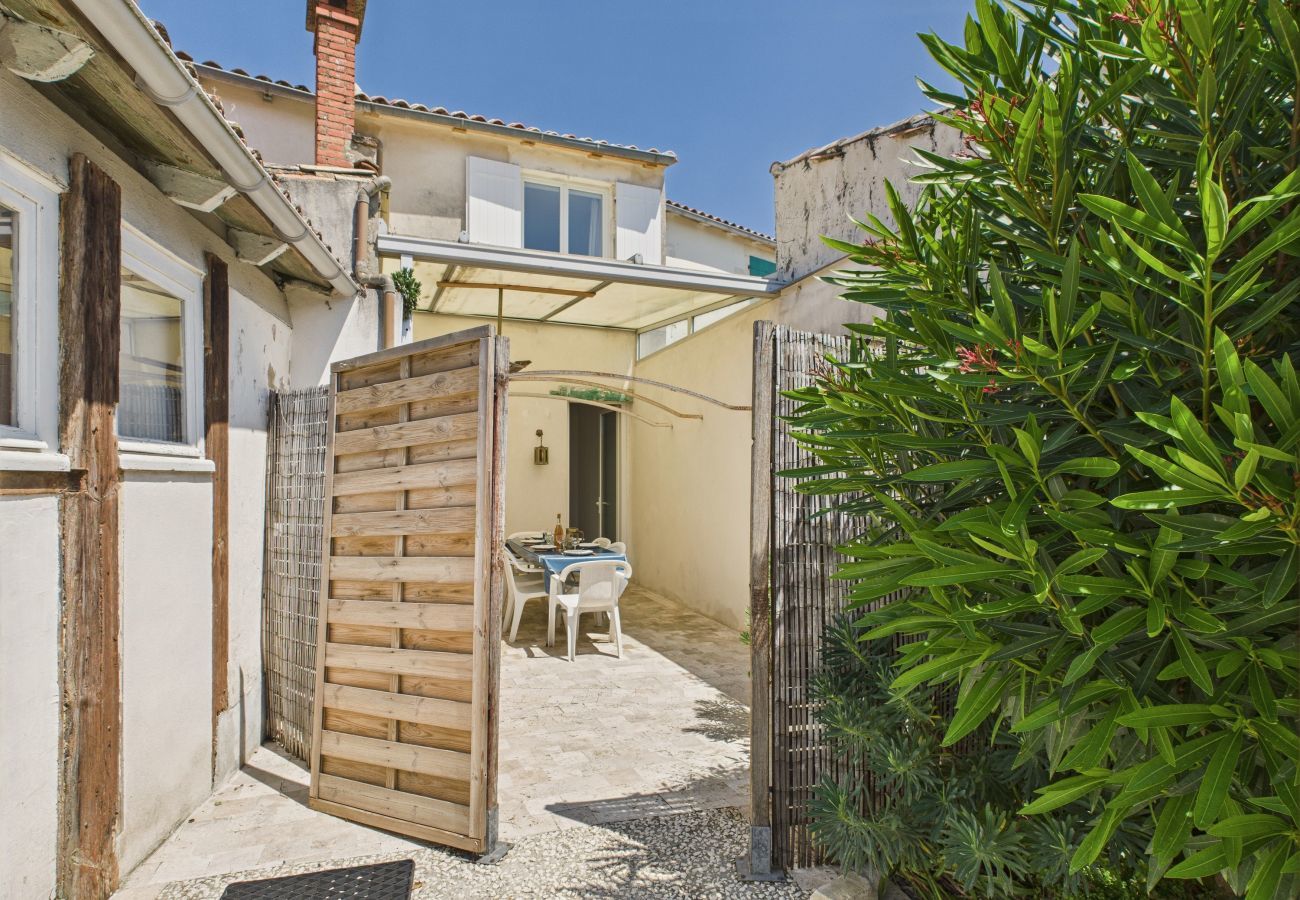House in Le Bois-Plage-en-Ré - 800 m from the beach - House for 6 in Bois-Plage
