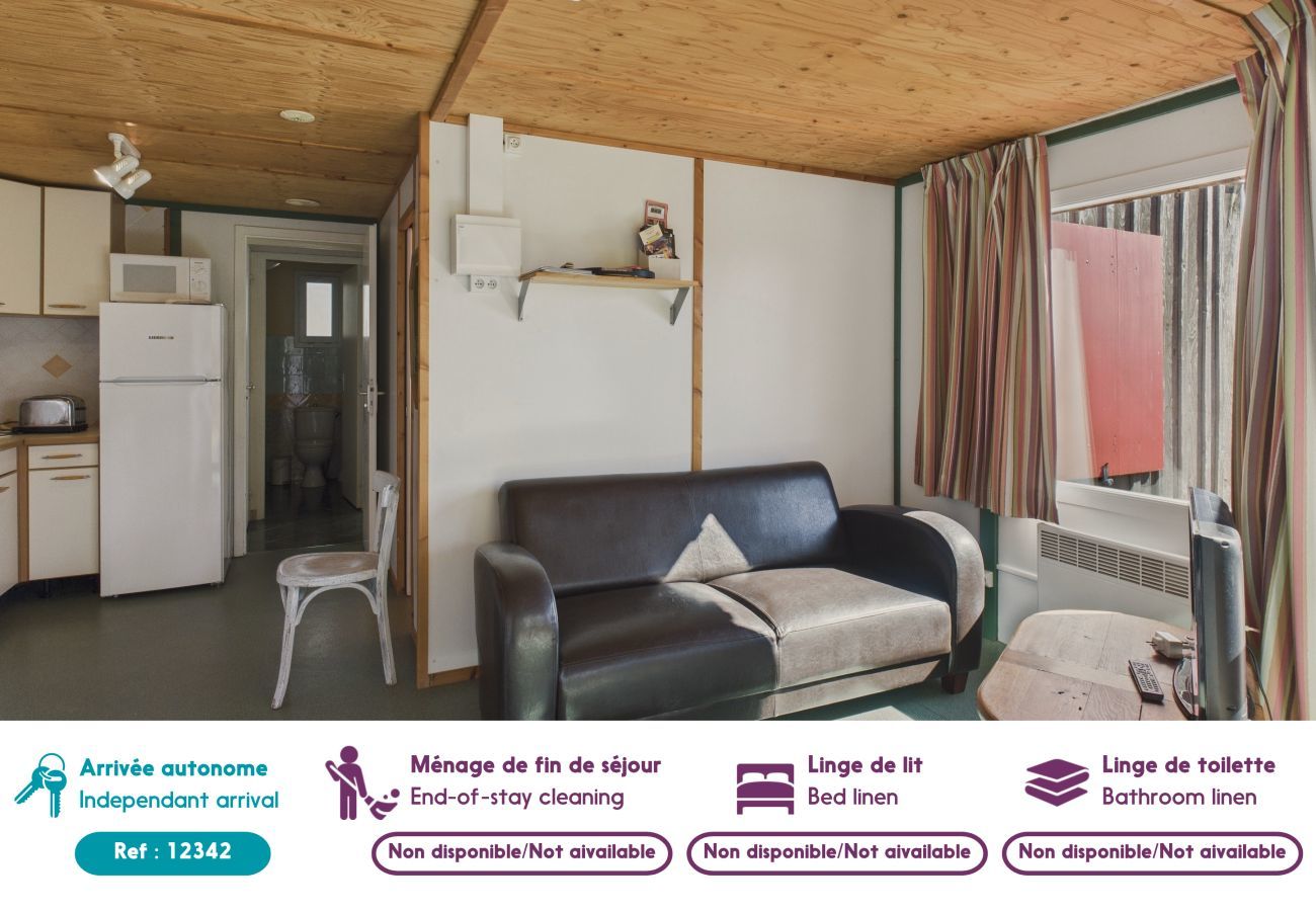 Chalet in Salignac-Eyvigues - La Brousse No. 1 - pool - sleeps 5 with garden