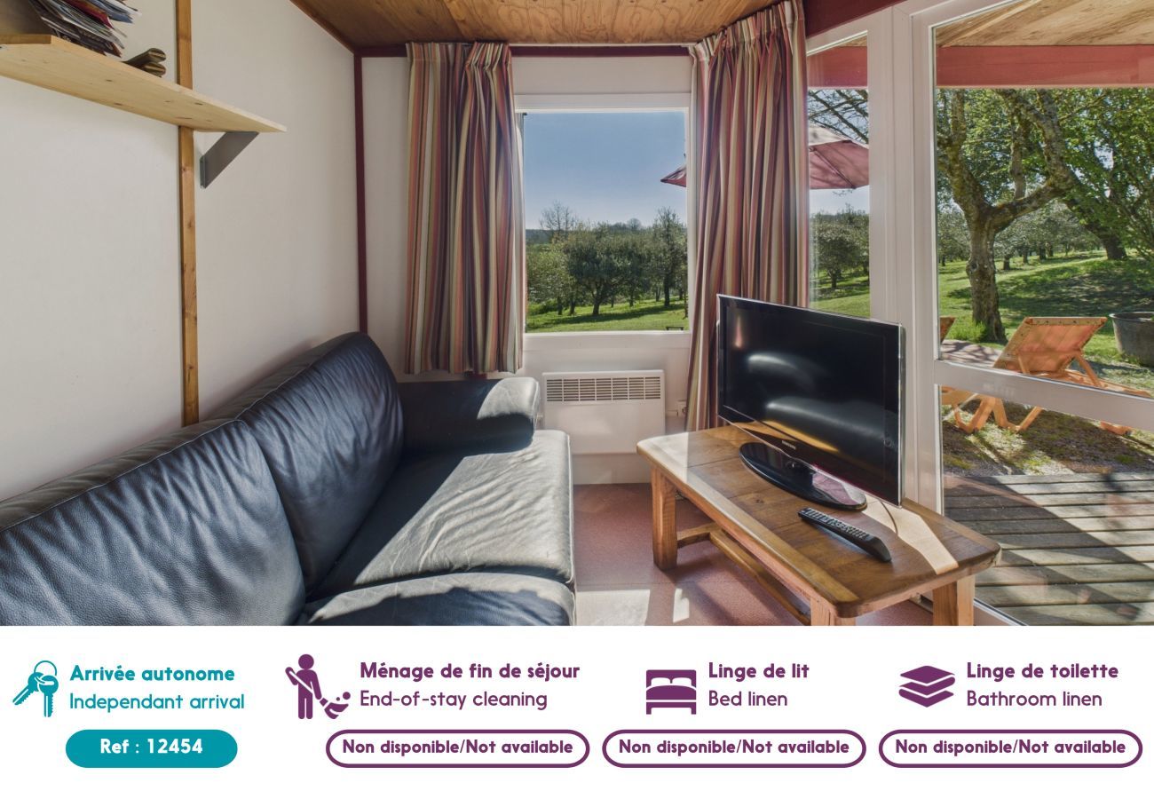 Chalet in Salignac-Eyvigues - Chalet La Brousse No. 2 – sleeps 5 – with pool