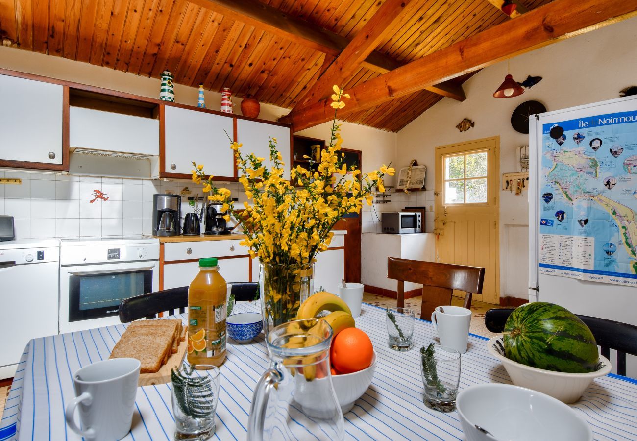 House in Noirmoutier-en-l´Ile - 100m from the beach-6 adults /4 children-Garden