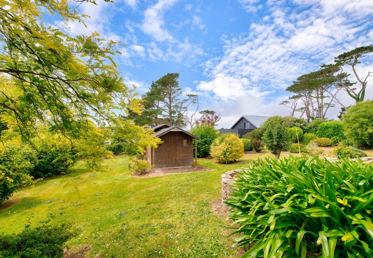 House in Lannilis - View over the Aber - House for 8 - Large garden