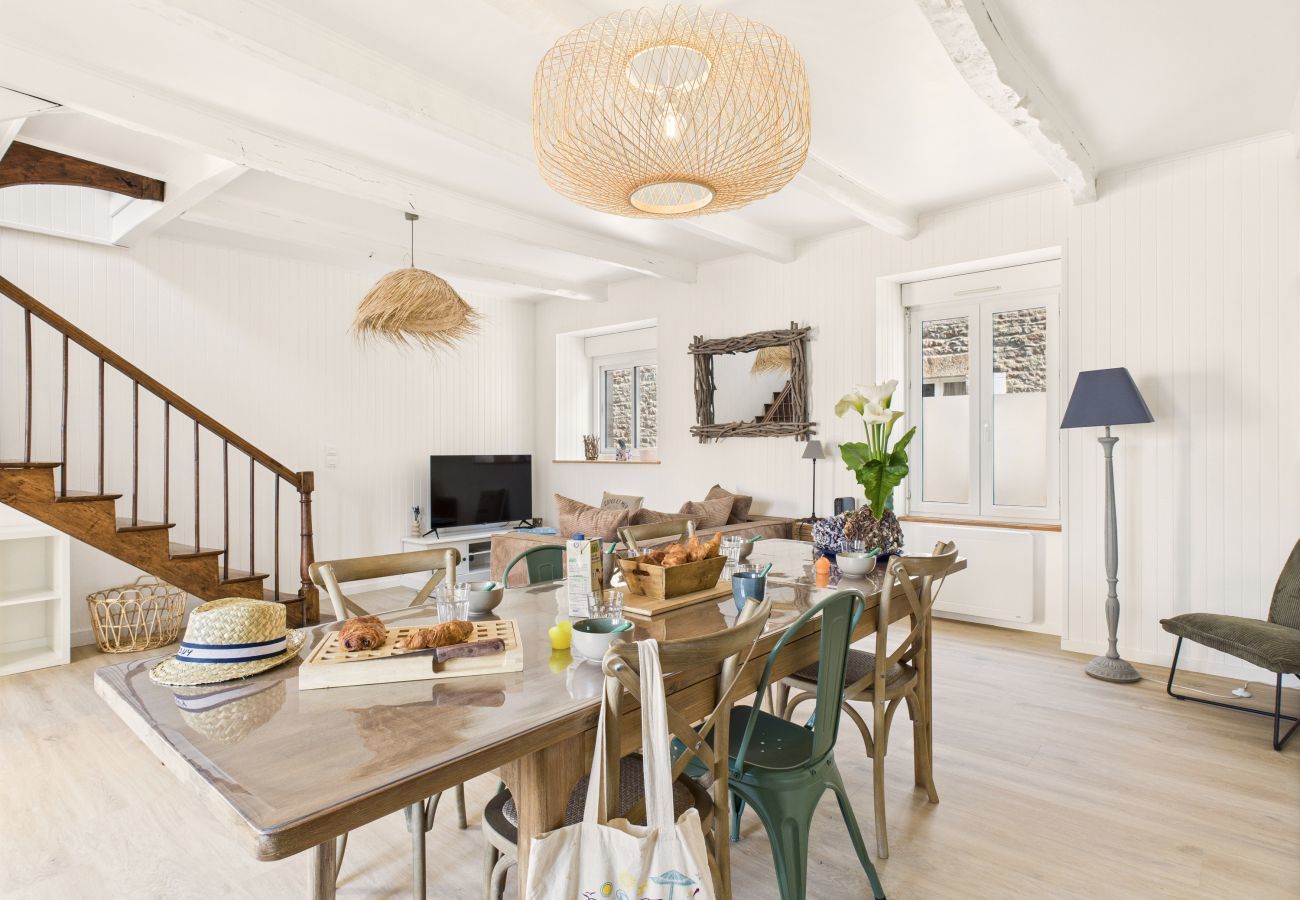House in Erquy - House for 6 adults and 1 child – center of Erquy