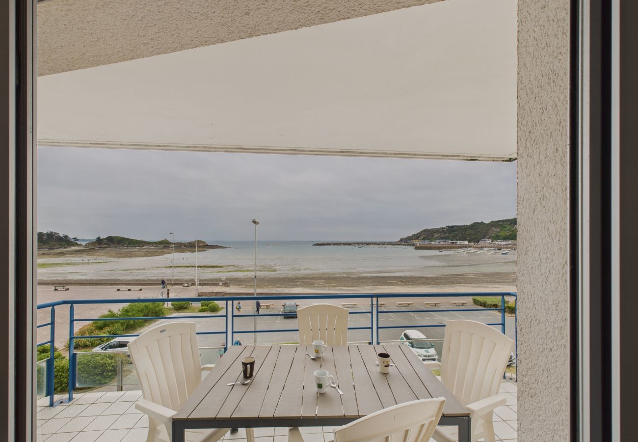 Apartment in Erquy - Sea view – 25m from beach, sleeps 4