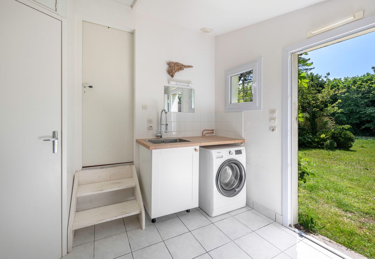 Villa in Saint-Michel-Chef-Chef - Charming villa 250m from beach – sleeps 14