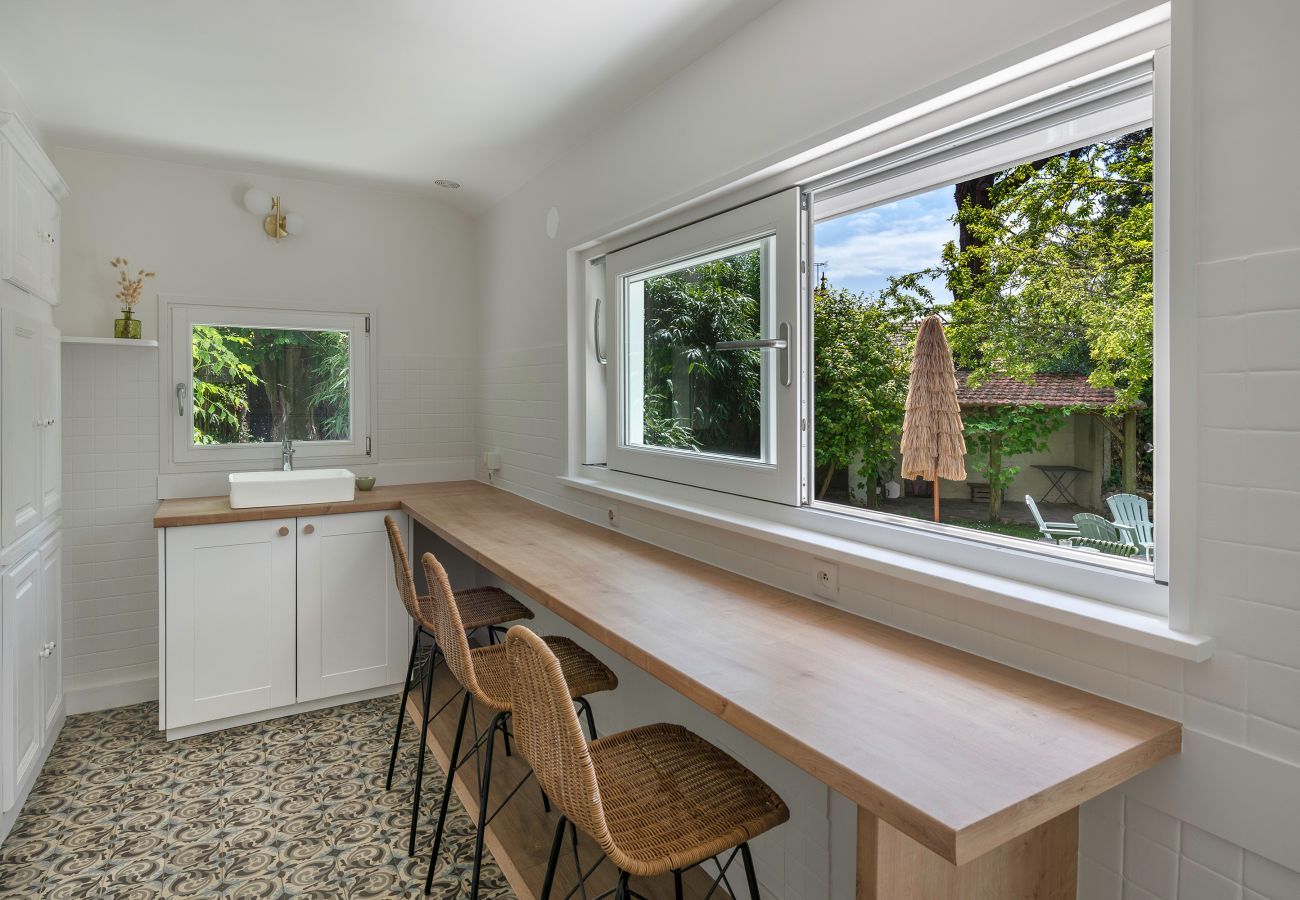 Villa in Saint-Michel-Chef-Chef - Charming villa 250m from beach – sleeps 14