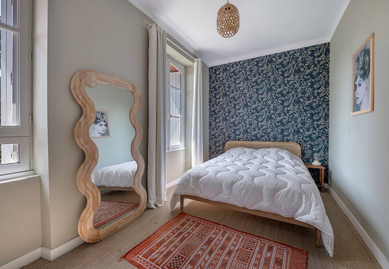 Villa in Saint-Michel-Chef-Chef - Charming villa 250m from beach – sleeps 14