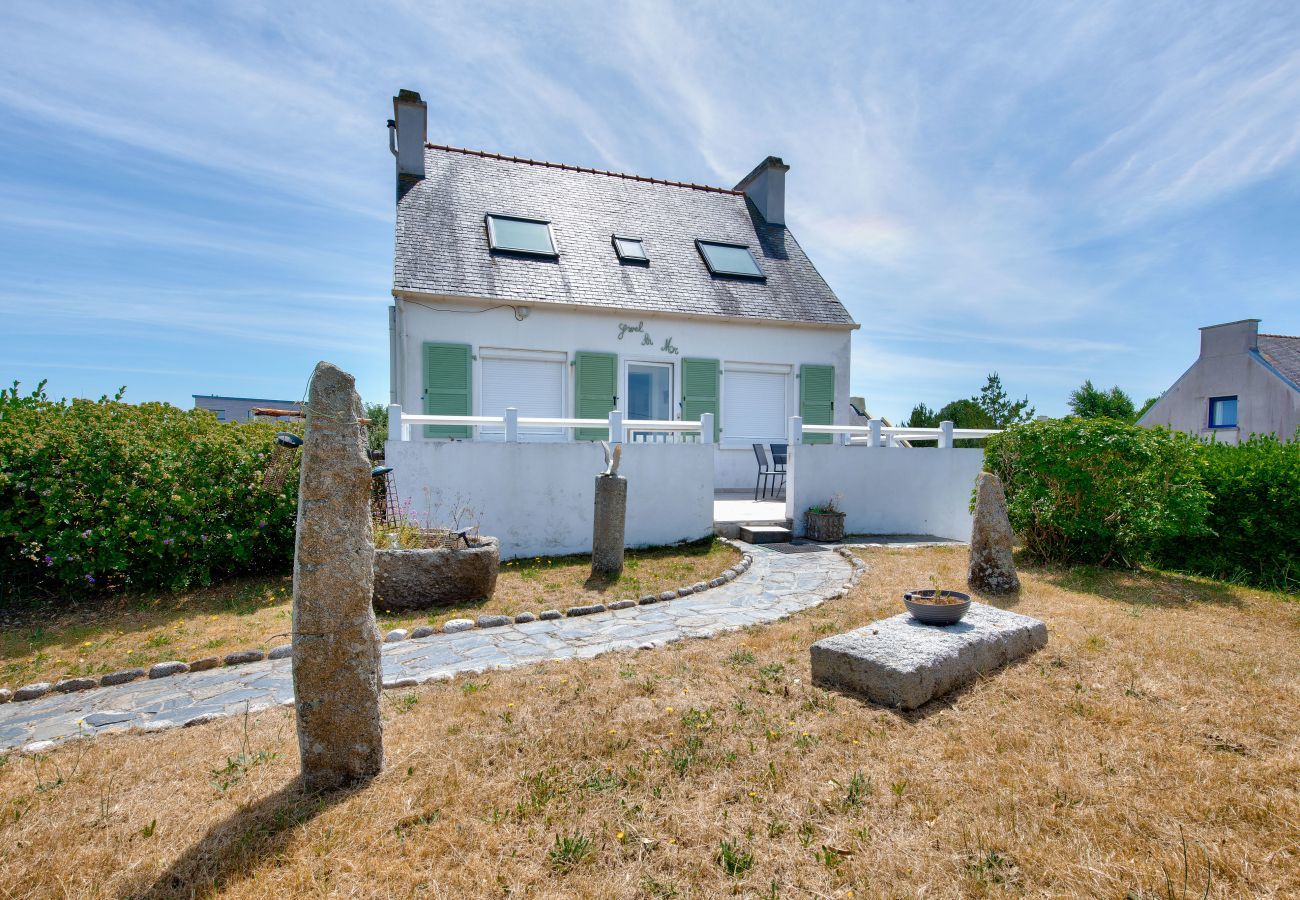 Apartment in Plounéour-Trez - Sea View – 100m from the Beach – 4 adults, 1 child