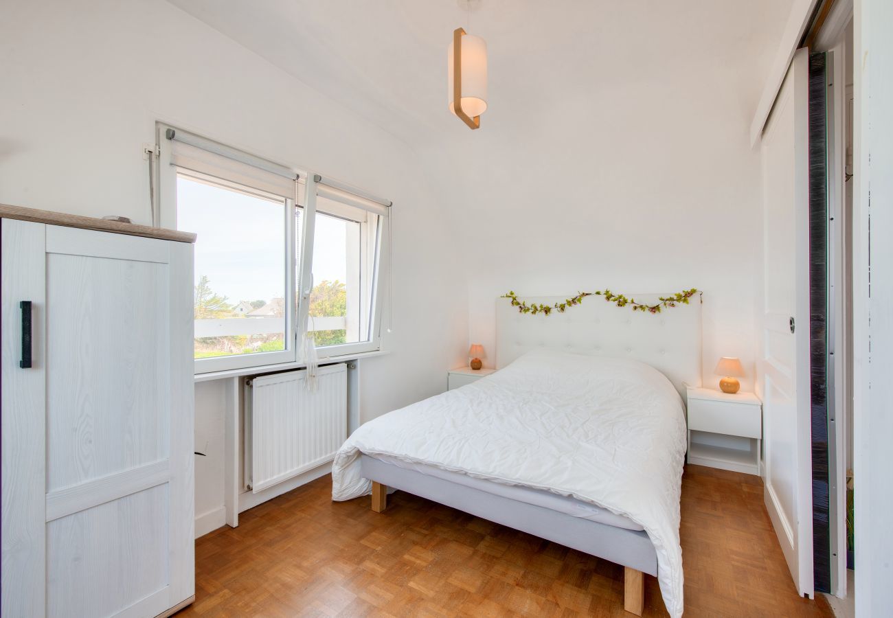 Apartment in Plounéour-Trez - Sea View – 100m from the Beach – 4 adults, 1 child