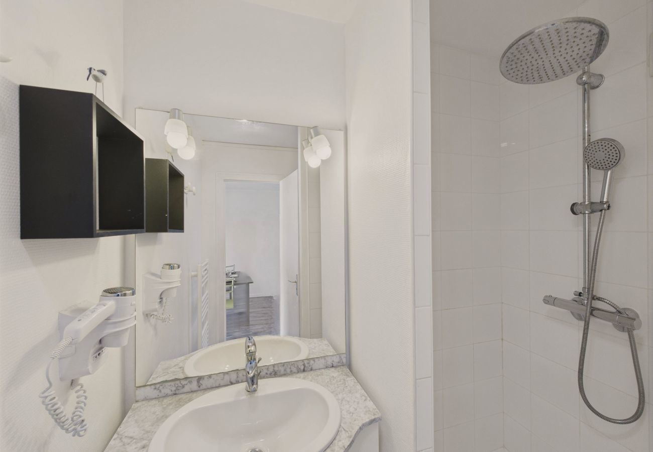Apartment in Ile Tudy - 200m from the beach – 2 adults and 2 children