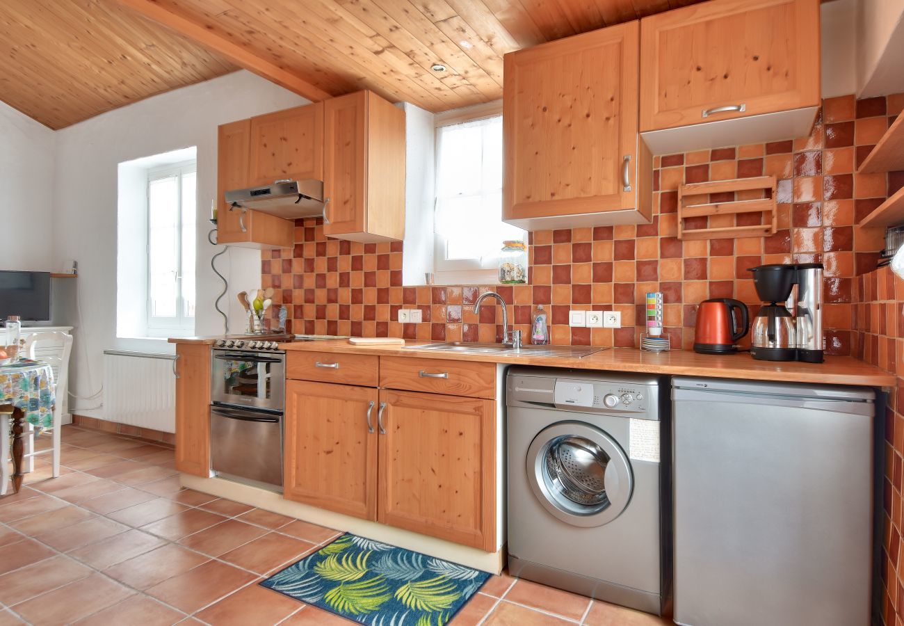 Studio in L'Epine - 300m from the beach - house with garden for 3