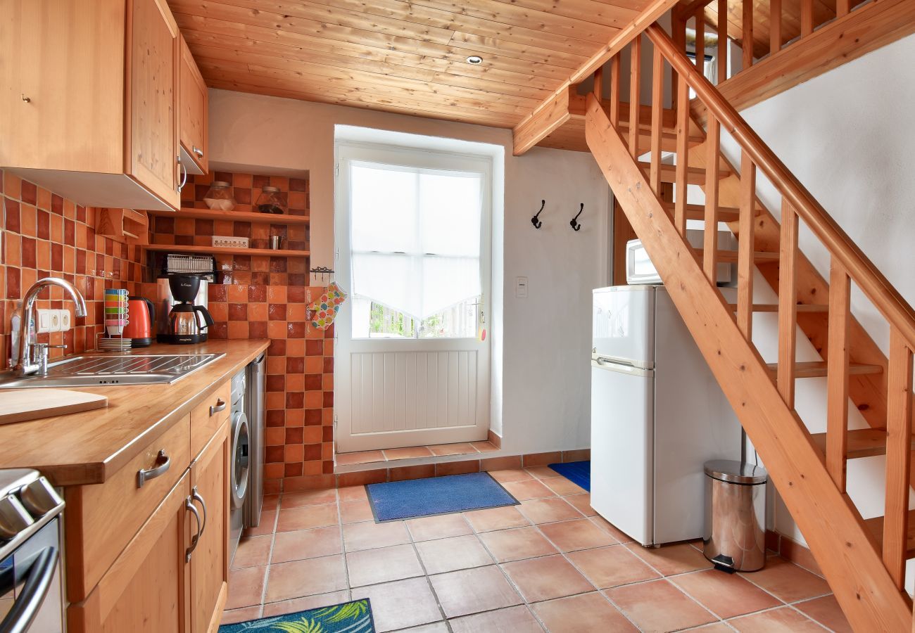 Studio in L'Epine - 300m from the beach - house with garden for 3