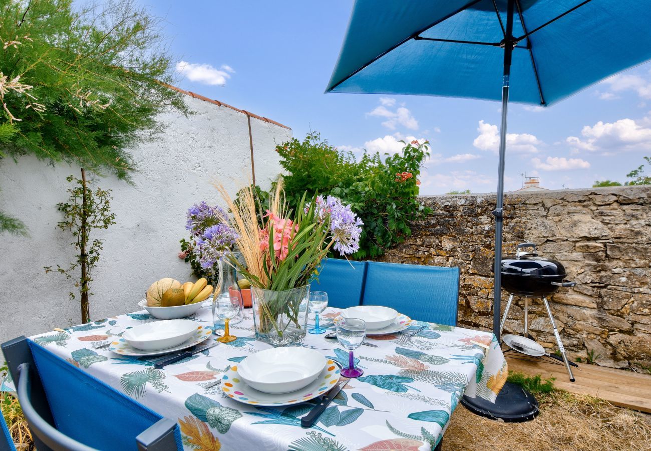 Studio in L'Epine - 300m from the beach - house with garden for 3